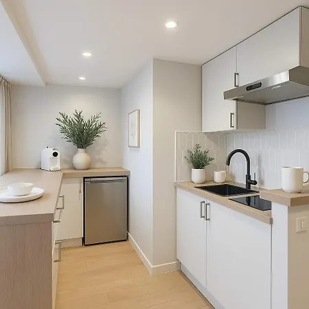 Notre Dame - Premium For 4 *