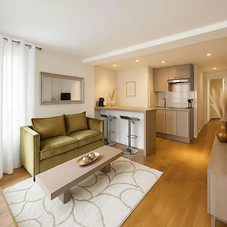 Notre Dame - Premium For 4 *