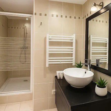 Notre Dame - Premium For 4 *