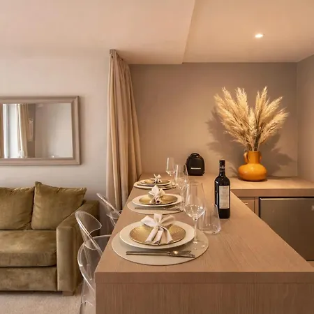 Notre Dame - Premium For 4 *